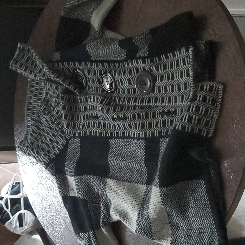 Women's sweater with big buttons